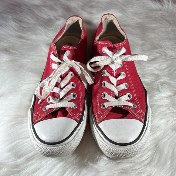Converse red low top sneakers mens 6 woman’s 8 - Picture 2 of 6